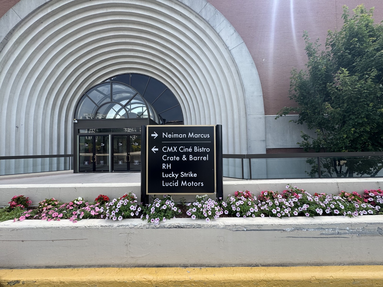 Multi-tenant monument sign at shopping center